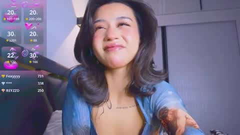 Mia online show from October 31, 2025, 8:54 pm