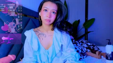 Mia online show from April 3, 2026, 8:40 pm