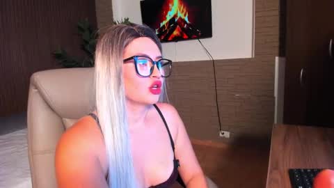 mia_skyrose online show from December 17, 2025, 10:38 pm