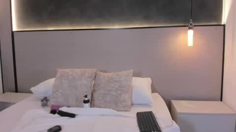Snapshot of mia_slora chatting on April 20, 2026, 12:19 pm M I A online show from April 20, 2026, 12:19 pm
