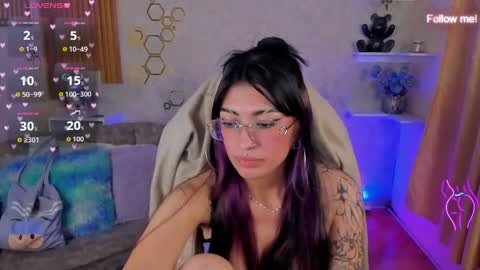 Mia online show from May 28, 2026, 6:43 am