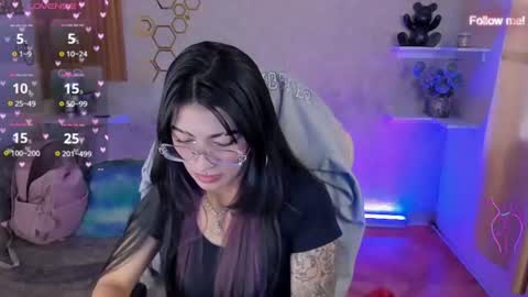 Mia online show from June 17, 2026, 2:18 pm