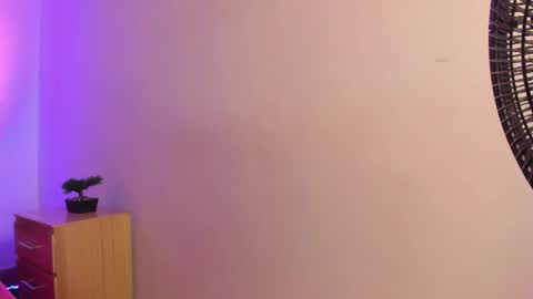 mia_sweetie1 online show from May 29, 2026, 8:18 pm