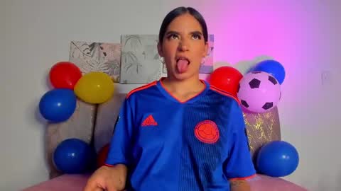 mia_sweetie1 online show from July 7, 2026, 7:07 pm