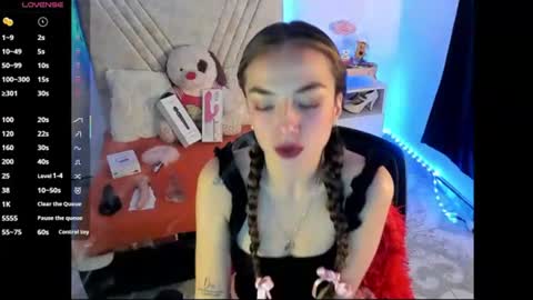 Mia Victoria online show from July 15, 2026, 6:02 pm