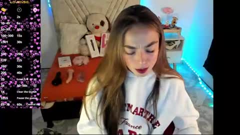 Mia Victoria online show from July 31, 2026, 2:33 am