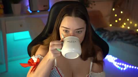 VixenMia online show from February 11, 2025, 4:01 am