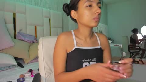 mia_vy online show from February 22, 2026, 3:07 am