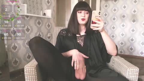 mia_wallase online show from October 11, 2025, 4:27 pm