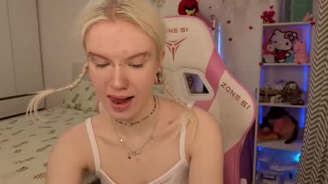 Snapshot of mia_waterlily chatting on February 25, 2026, 3:16 am Mia online show from February 25, 2026, 3:16 am