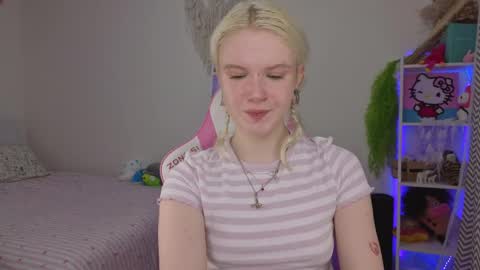 Mia online show from April 26, 2026, 3:37 am