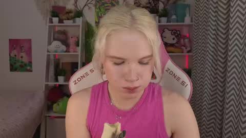 Mia online show from May 23, 2026, 3:23 am