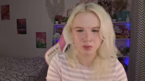 Mia online show from May 28, 2026, 3:26 am