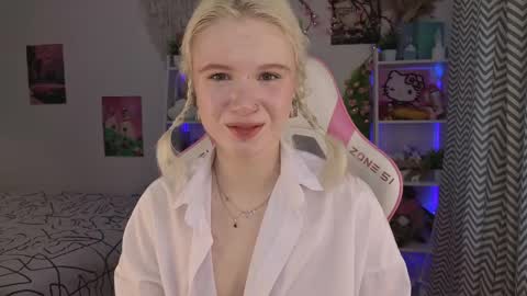 Mia online show from June 2, 2026, 3:19 am