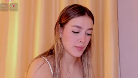 Mia White  online show from April 1, 2026, 1:23 pm