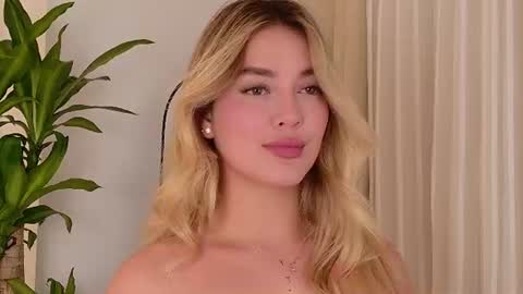 Mia White  online show from July 9, 2026, 3:38 pm