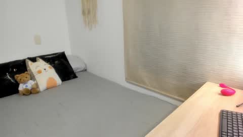 Mia   online show from January 29, 2025, 9:28 pm