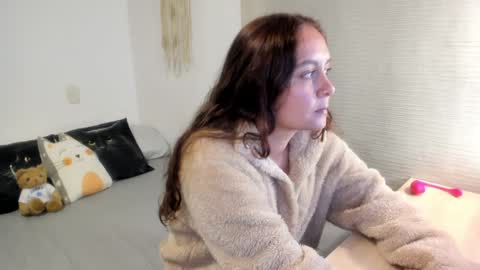 Mia   online show from February 8, 2025, 7:05 pm