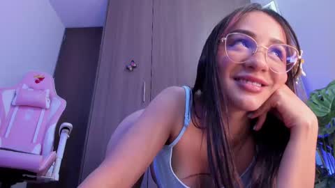 mia  nicolle online show from February 20, 2025, 5:33 am
