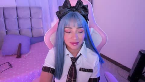 mia  nicolle online show from September 21, 2025, 4:14 am