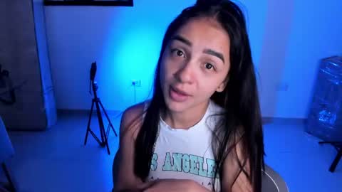 mia  nicolle online show from June 25, 2026, 10:25 pm