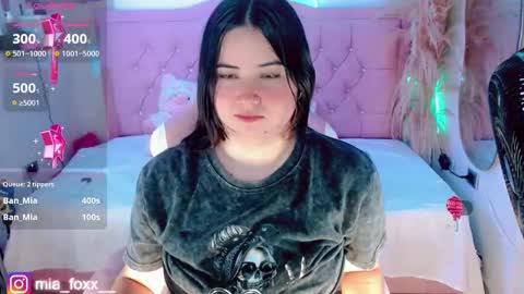 Mia online show from October 5, 2025, 10:07 pm