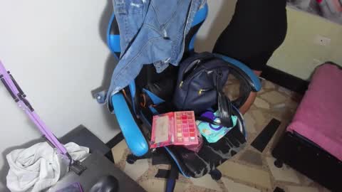       online show from October 31, 2025, 12:50 pm