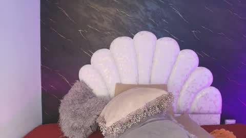 Mia online show from March 21, 2026, 12:10 pm