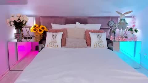 Mia online show from March 25, 2026, 8:37 pm