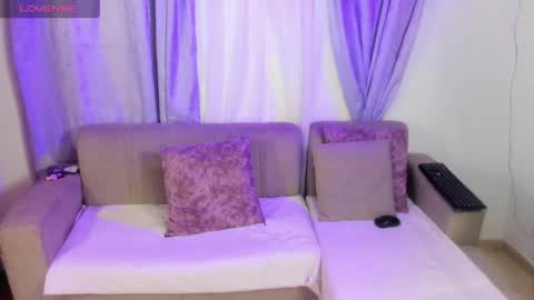 mia red hair molly short hair online show from June 6, 2026, 2:05 am
