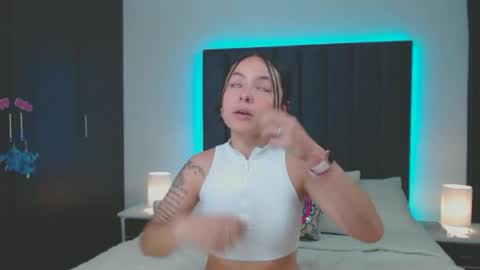 miaandnaty1 online show from January 27, 2025, 1:26 am