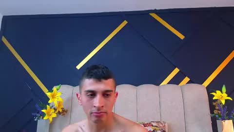 miaandrony online show from March 29, 2026, 7:25 pm