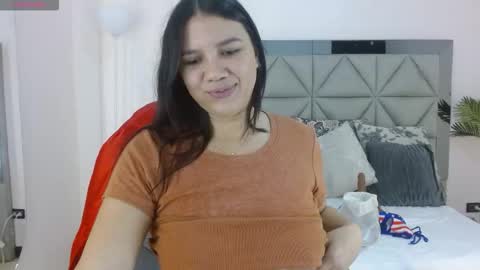 Snapshot of miaarodriguez1_ chatting on November 26, 2025, 8:32 pm Mia Rodriguez online show from November 26, 2025, 8:32 pm