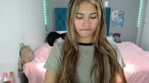 Snapshot of miabeautysex chatting on August 3, 2026, 12:21 pm mia online show from August 3, 2026, 12:21 pm