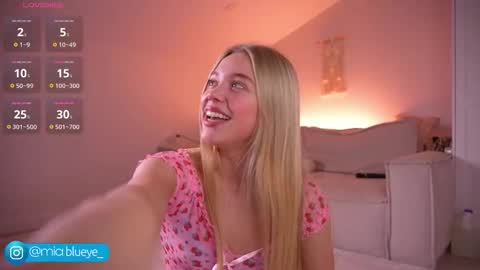 miablueye online show from October 4, 2025, 4:49 pm