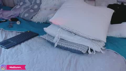 miablumm_ online show from March 25, 2026, 8:26 pm