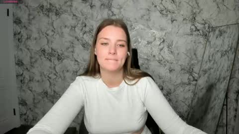 Snapshot of miabrian chatting on May 15, 2026, 8:27 pm Mia online show from May 15, 2026, 8:27 pm