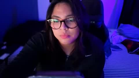 Mia online show from April 5, 2026, 2:20 am