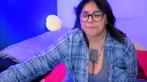 Mia online show from May 25, 2026, 2:28 am