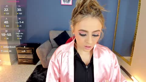 Snapshot of miacarperrlux chatting on January 5, 2025, 9:03 pm MiaCarper online show from January 5, 2025, 9:03 pm