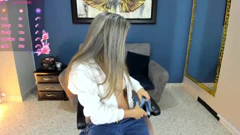 Snapshot of miacarperrlux chatting on February 17, 2025, 1:36 am MiaCarper online show from February 17, 2025, 1:36 am