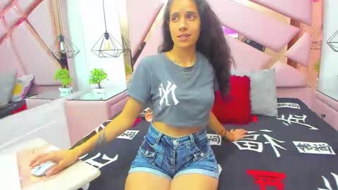 MiaCours online show from December 18, 2025, 7:09 pm