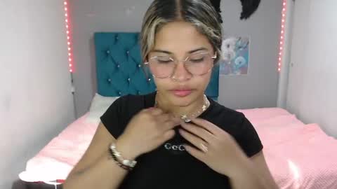 miacumgirl online show from June 9, 2026, 12:17 pm