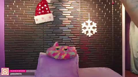 Snapshot of miadimota chatting on December 7, 2024, 4:31 am Mia online show from December 7, 2024, 4:31 am