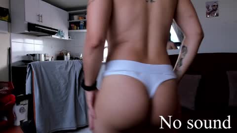 Snapshot of miadimota chatting on January 16, 2025, 7:31 pm Mia online show from January 16, 2025, 7:31 pm