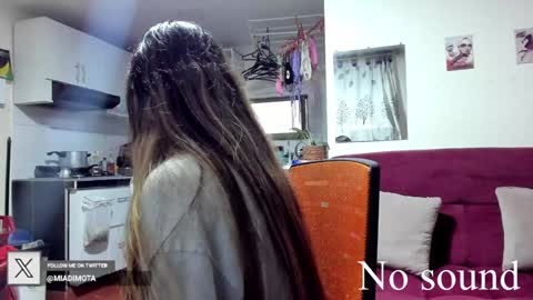 Snapshot of miadimota chatting on January 16, 2025, 11:06 pm Mia online show from January 16, 2025, 11:06 pm