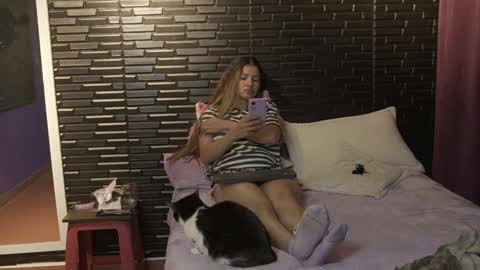 Snapshot of miadimota chatting on January 26, 2025, 4:51 am Mia online show from January 26, 2025, 4:51 am