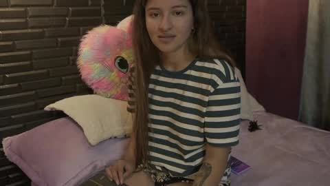 Snapshot of miadimota chatting on January 26, 2025, 7:53 am Mia online show from January 26, 2025, 7:53 am