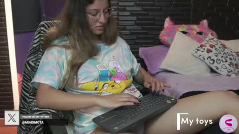 Snapshot of miadimota chatting on February 23, 2025, 5:34 am Mia online show from February 23, 2025, 5:34 am