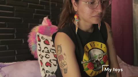 Snapshot of miadimota chatting on March 2, 2025, 1:58 am Mia online show from March 2, 2025, 1:58 am